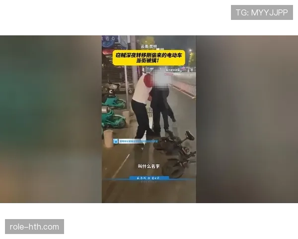 蒋圣龙晚上偷偷吃夜宵，被队友逮个正着那表情绝了！